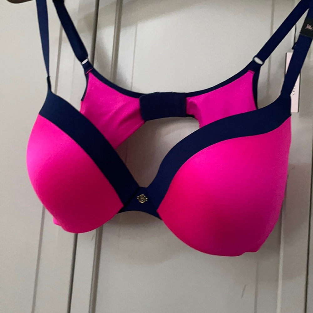 Victoria’s Secret Push Up Bra Size 38C NWT